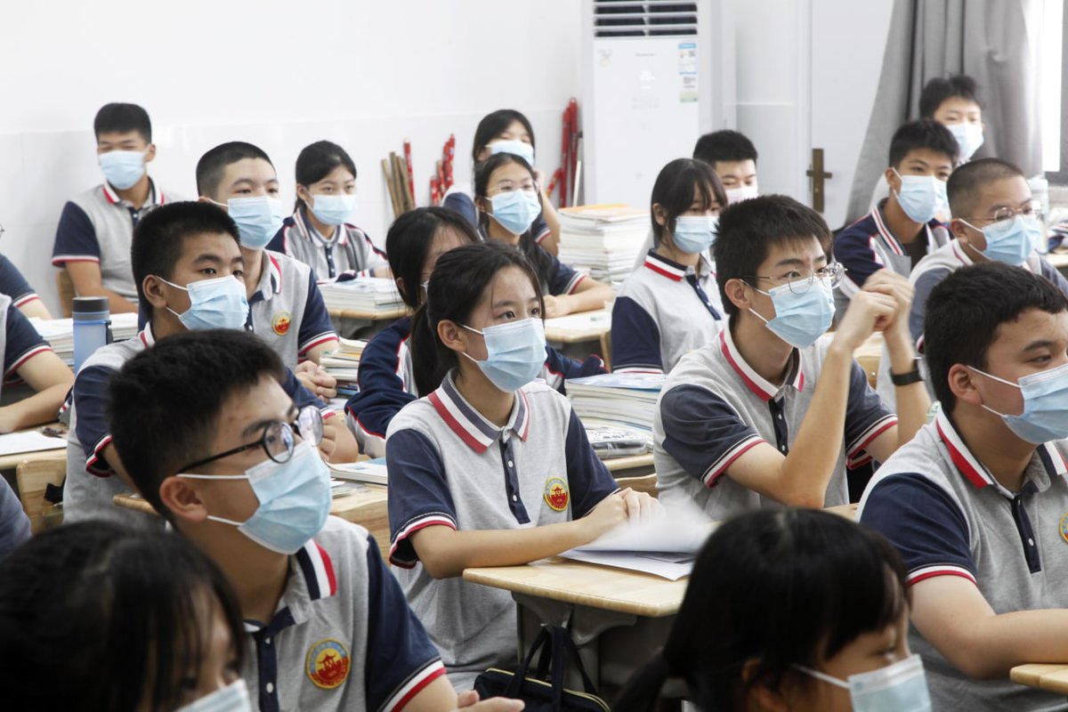 Trung Quốc: Phụ huynh bất chấp mọi cách để con được đi du học