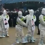 Tội phạm gây lây lan Covid-19 tại Trung Quốc bị mang ra phố diễu hành