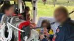 Hai cha con tại Queensland sống sót thần kỳ sau hai đêm bám vào gốc cây trong dòng nước lũ