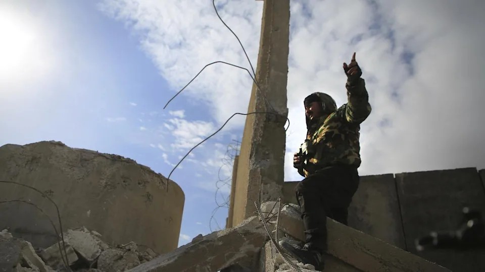 Cậu bé Úc bị giam trong nhà tù Syria