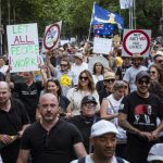 Người dân đổ xô xuống phố biểu tình ở Melbourne
