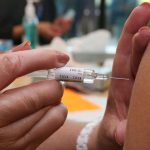 Úc: Trẻ em 12 tuổi có thể tiêm vắc xin Covid-19 mà không cần sự đồng ý của phụ huynh