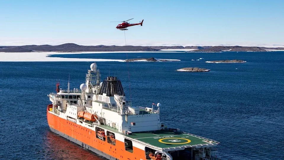 Tàu phá băng của Úc trở về từ Nam Cực