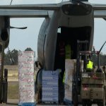 Các chuyến bay khẩn cấp đưa 36 tấn vật tư đến vùng bị lũ lụt tàn phá tại Nam Úc