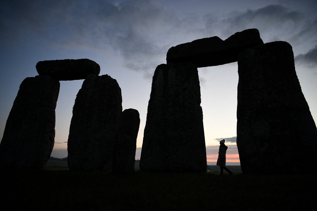 Quần thể đá Stonehenge nước Anh chứa đựng thế giới tâm linh huyền bí