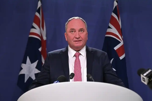 Phó thủ tướng Úc từ chức vì bị phát hiện nói xấu lãnh đạo