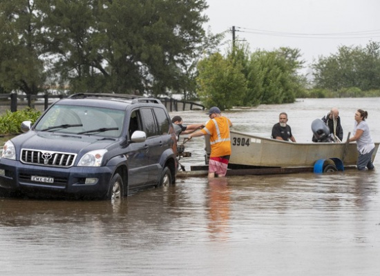Lũ lụt ở Úc khiến 1 người chết, 10 người mất tích