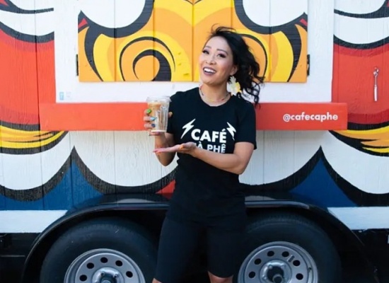 Cà phê Việt Nam được nữ diễn viên gốc Việt bán trên xe tải di động ở Mỹ