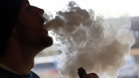 Úc cảnh báo về tác hại của thuốc lá điện tử
